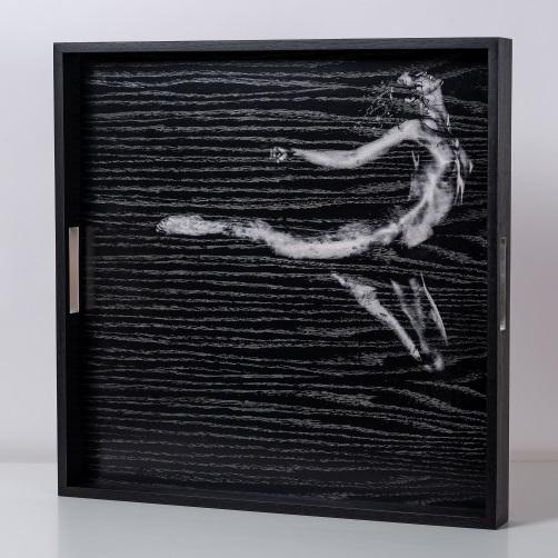 håndtak med patinert kobber. str.:70x70 cm.