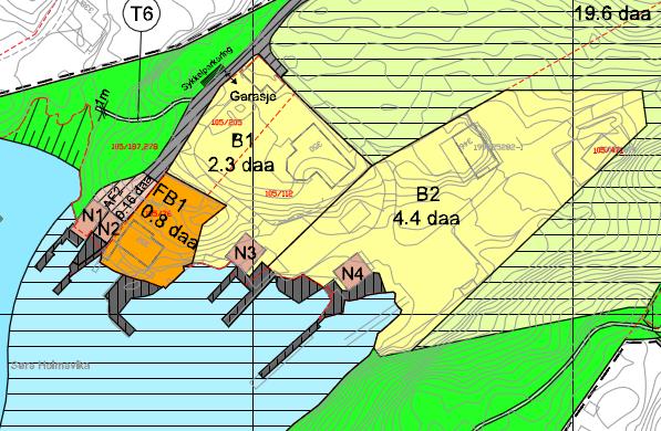 11.04.97 fikk grunneier godkjent et uthus i en etasje med grunnflate 87m2, men med en annen plassering enn dagens uthus. 12.02.04 ble det gitt tillatelse til endret plassering.