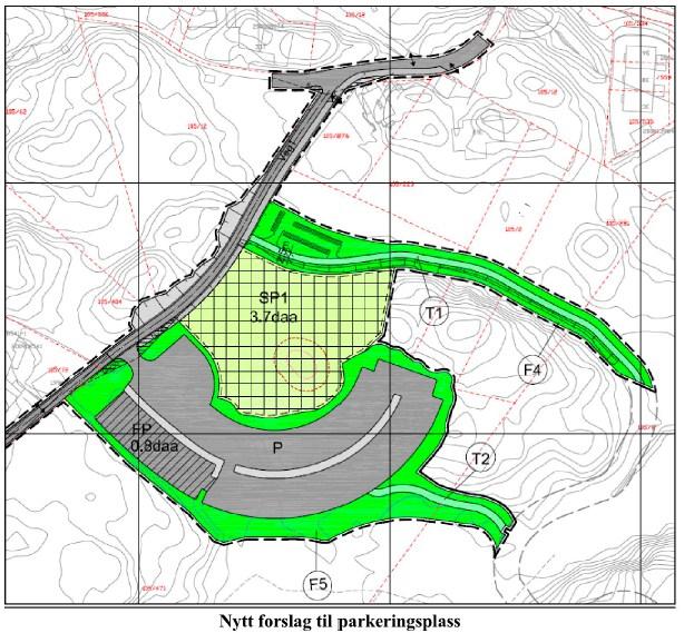Den offentlige parkeringsplassen (P) er samlokalisert med den private parkeringsplassen (FP) for hytteeierne, med felles avkjørsel.