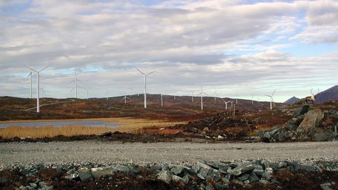 Alpinanlegget Arctic Center 43 planlegges som en internasjonal skidestinasjon i Finnheia/Håkøybotn og fjellet Lille Blåmann med tilhørende hyttefelt.