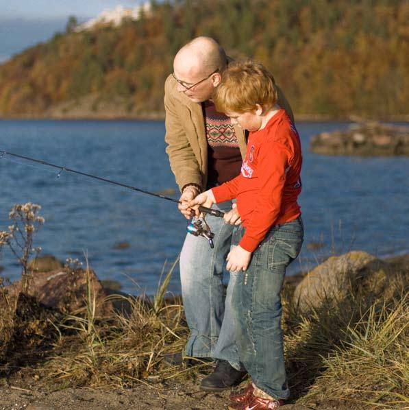 Kva er fosterforeldre? Fosterforeldre er vaksne som tek vare på barn som ikkje kan bu saman med foreldra sine. Fosterforeldra dine skal ha tid til deg og passe på deg slik at du kan føle deg trygg.