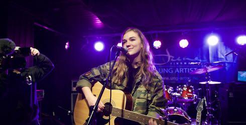 Om Årets Ung Artist 2018 Olesya Burtseva Den 18 år gamle singer/songwriteren Olesya Burtseva fra Tana har drevet med sang så lenge hun kan huske, og begynte å spille gitar da hun var 11 år.