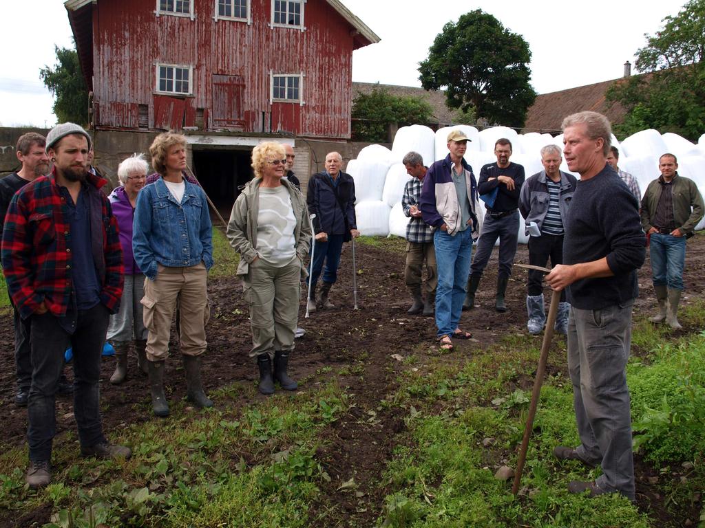 MØTE FOR BØNDER OG ANDRE INTERESSERTE Foreningen vil legge opp til at det blir arrangert et møte for bønder som driver biodynamisk og andre interesserte.