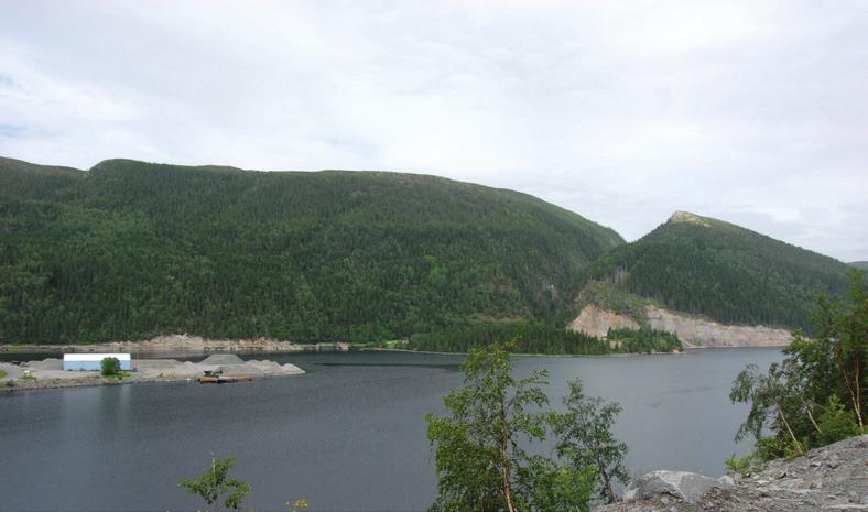 Snarvegen Verrabotn med Raudtinnøra I følge gamle sagn skal det være en undersjøisk tunell mellom Verrabotn og Åfjorden. Tunellhullet i sør ligger ved Raudtinnøra rett øst for Verrabotn.