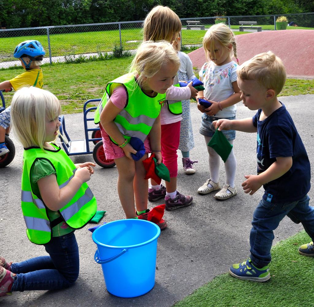 Etter at vi startet med Trivselspatruljen har barna blitt langt mer aktive i utetiden. Førskolebarna har vokst på å få ansvar for leken, og personalet leker mer sammen med barna.