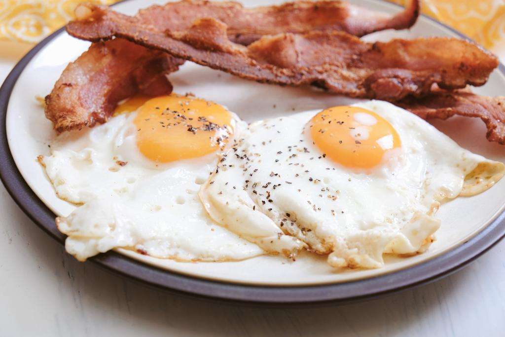 SAMMENSETNINGEN AV ET MÅLTID Sørg for at alle måltider inneholder: - en god proteinkilde - en god fettkilde - langsomme karbohydrater Da blir du naturlig mett og