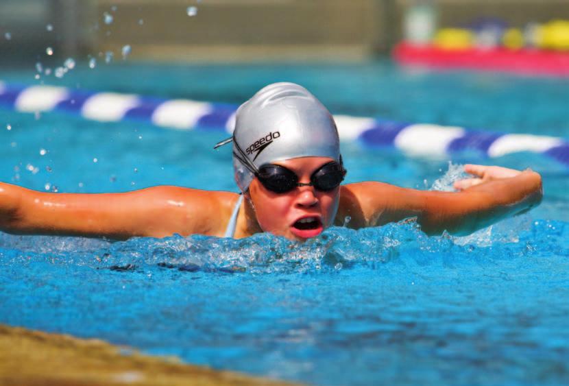 Det er rapport om økt astmaforekomst blant barn unge som trener i svømmehaller og i områder med forurensning av oson.