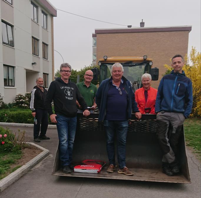 Montere og skifte støpsler og skjøtekontakter på bevegelige ledninger. Montere og reparere lampetter og bordlamper som har bevegelig ledning. Montere ledningsbrytere på lamper med bevegelig ledning.