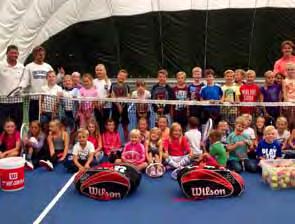 SOMMERFERIETILBUD TENNIS SUMMERCAMP Tennisgruppen kunne i 2014 invitere til Tennis Summercamp for første gang i den ferdige tennishallen på Nesøya i uke 26 og i uke 33.