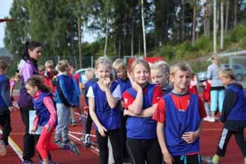 Siri Haug, som er primus motor for denne flotte dagen, kunne ønske velkommen til de 465 skoleelevene ved Nesøya skole, og lærerne deres.