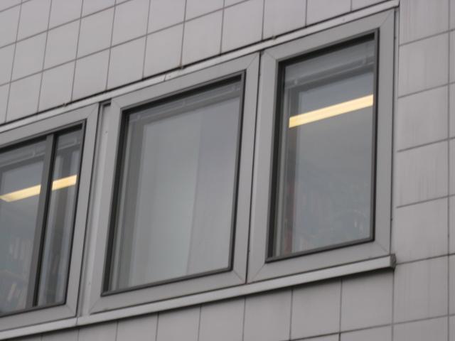 Fasadene har fliser fra 2 til 3. etasje.