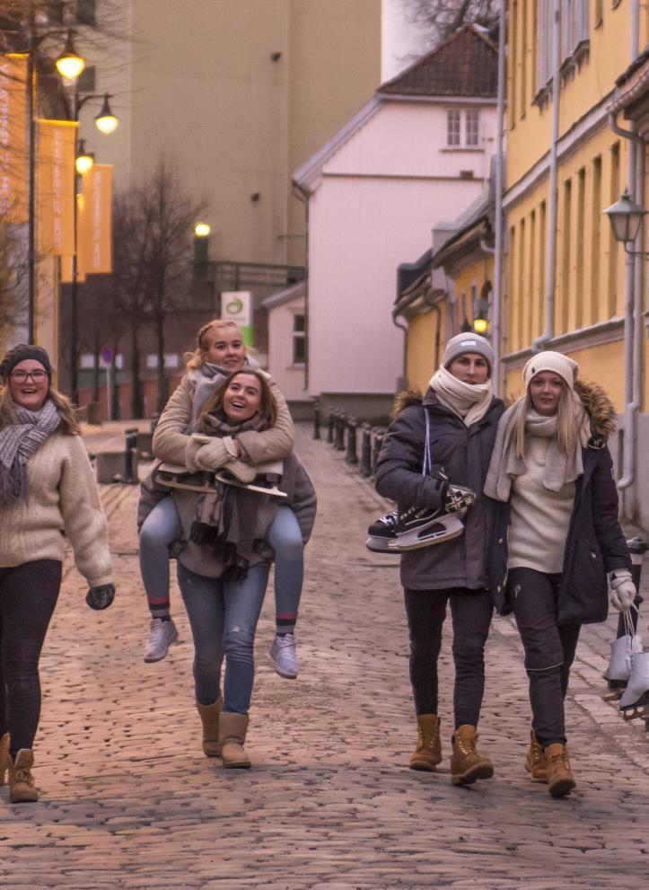 trafikken (~60%) går i aksen Møllebyen Kirkeparken langs