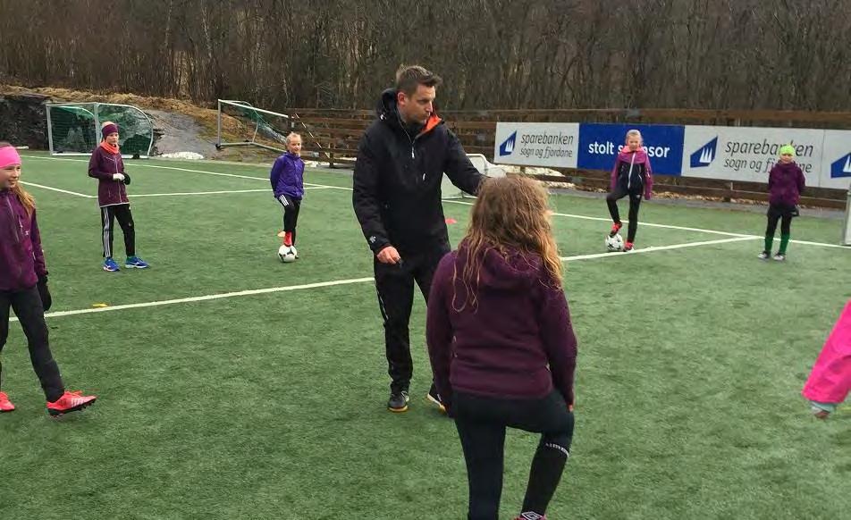 UNGDOMSFOTBALLKVELDEN 2018: DATO TYPE KURS STAD INSTR. ANT (KV) 06.03.18 Ungdomsfotballkveld Førde M.Bøe 18 (0) 18.04.18 Ungdomsfotballkveld Syril Marius Bøe 9 (0) 03.10.