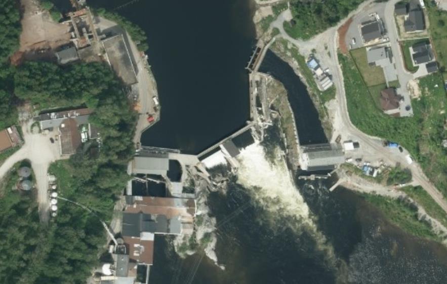2 Kort beskrivelse av Hellefoss kraftverk og fiskevandringene Figur 1: Satellittbilde av Hellefoss.