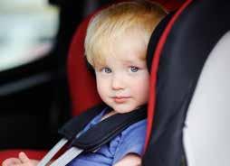 Sikring av barn i bil Det er påbudt å sikre barn i bil. Det er sjåførens ansvar å sikre at barn under 15 år er lovlig sikret. FORELDREHEFTE :SIKRING AV BARN I BIL Ca.