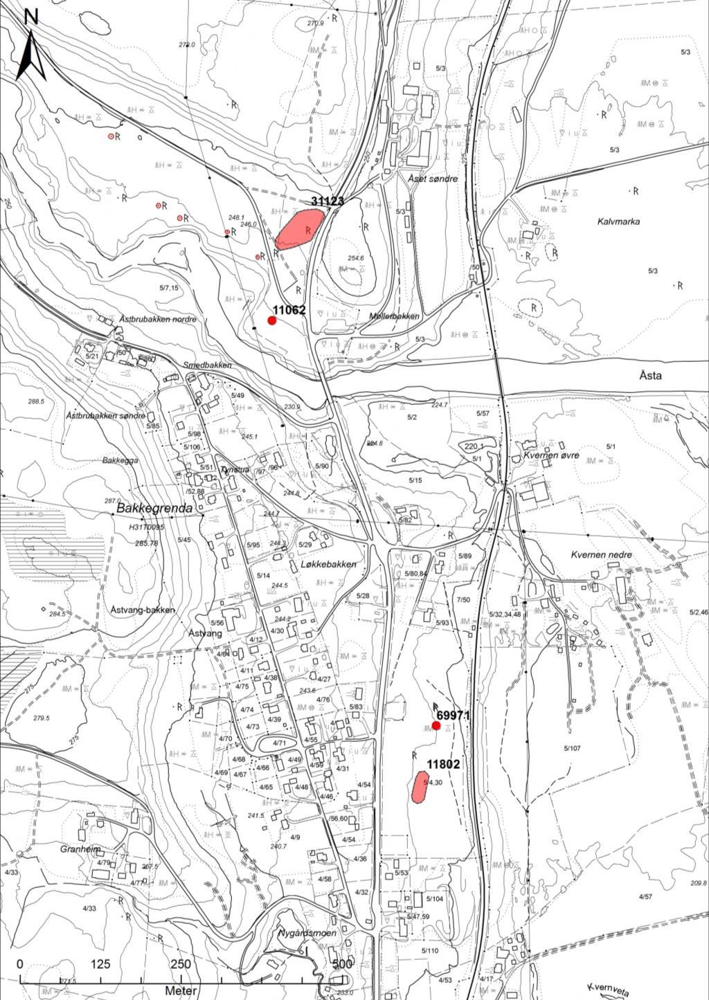 Det undersøkte fangstanlegget (id 31123) lå på gården Åset søndre 5/3, i et skogsområde nordvest for dagens riksvei 3.