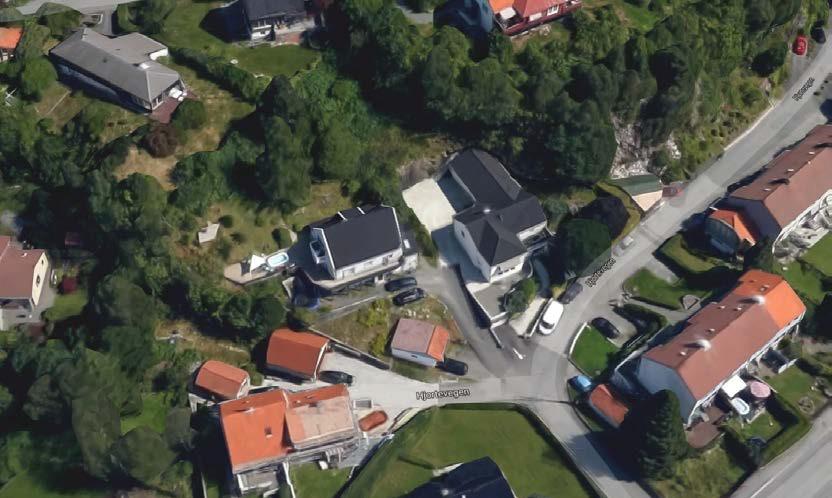 Figur 2: Skråfoto. Kilde: Google Maps. Berggrunnen består ifølge NGU sitt berggrunnskart 5 av anortositt, granitisk gneis med stedvis basiske bånd.