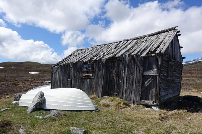 I SNO sin feltdagbok (verneområdeloggen) er det registrert 58 byggverk av ulike slag berre innafor Ottadalen lvo.