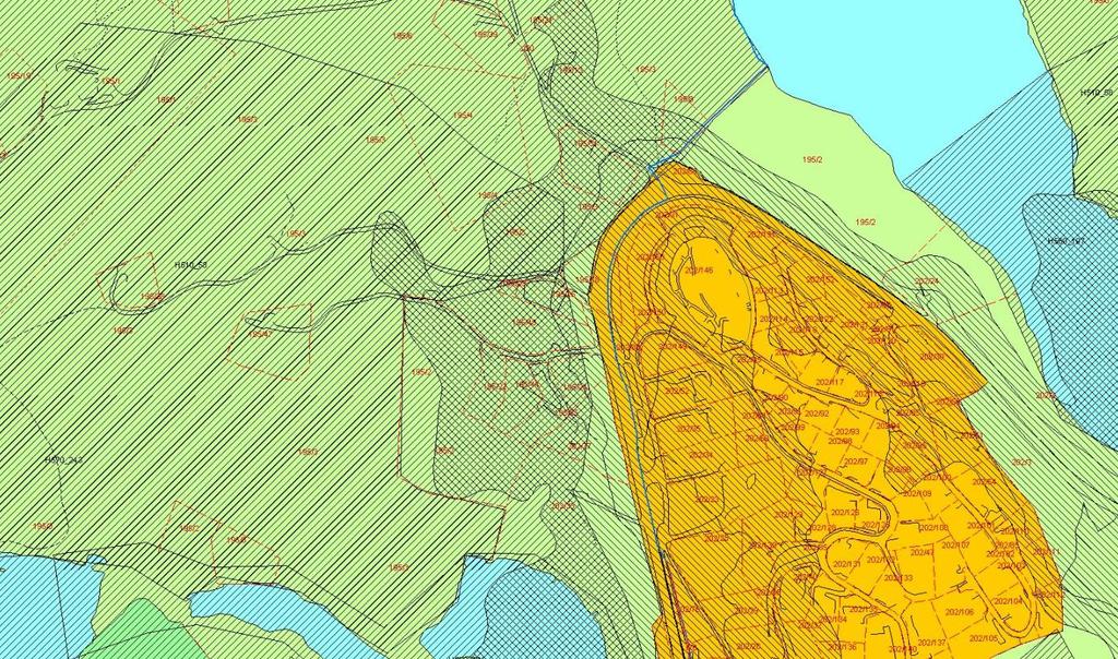 hensynssone Bevaring kulturmiljø Jordbrukslandskap Mellingen (H570_243), og store deler ligger innenfor sone for veistøy, gul støysone (H220_28).