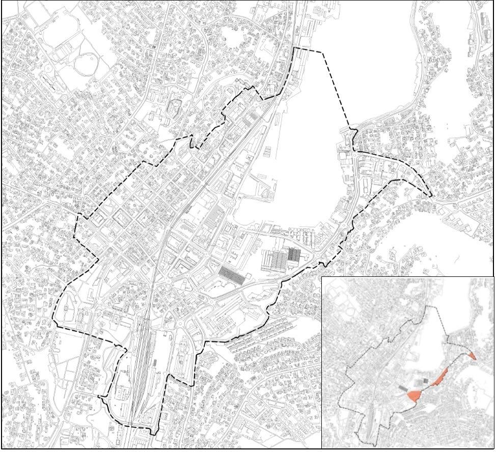 Figur 1-1: Planområdet vist med stiplet linje, røde felt markerer områder som er tatt inn i ny i sentrumsplan.