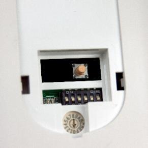 1. Innledning SENGEVIBRATOREN er en mottaker/varsler som tar imot trådløse signaler fra FlexiBlink LIFE detektorer/sendere montert i boligen din.