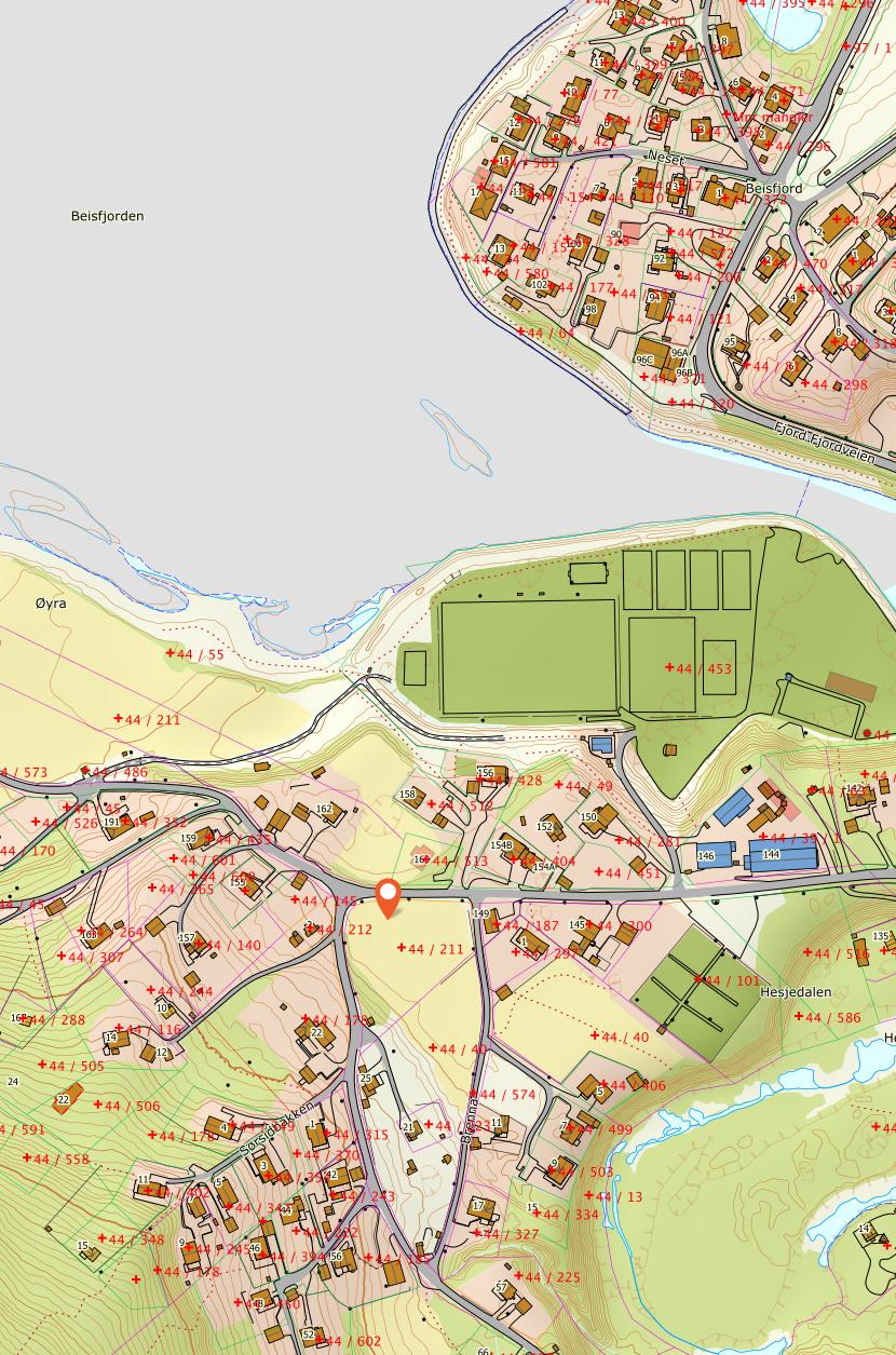 Sammendrag Utendørs støy fra veitrafikk er beregnet for planlagt barnehage i Fjordveien, del av gårds- og bruksnummer 44/211 i Beisfjord. Figur 1 viser beliggenheten, med rød ring rundt adressen.