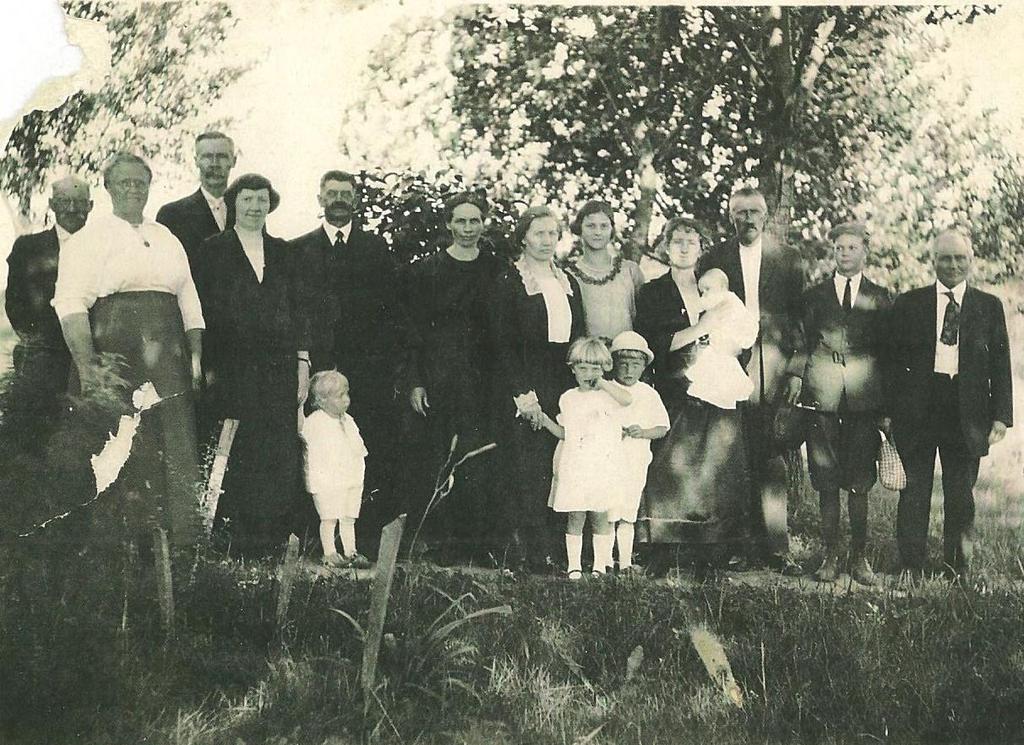 Anton Rostamo og familien var medlemmer av Holden Congregation of the Norwegian Lutheran Church i byen Grant, og Anton