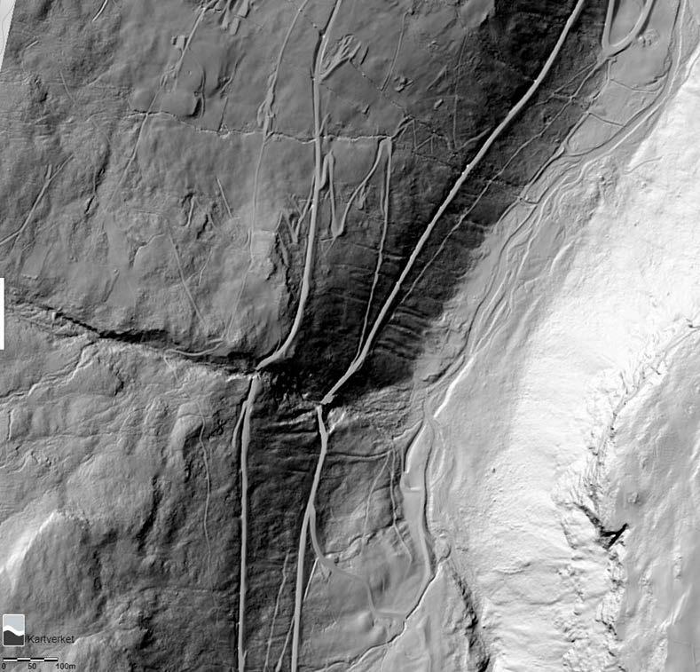 Figur 8: Kartet er hentet fra kartverkets nettside høydedata.no og viser laserdata fra 2017, og høyt skyggerelief. Det er registrert 2 flomskred og 3 løsmasseskred på fylkesvegen over planlagt deponi.