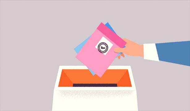 Pass på at stemmemottaker ikke tar i stemmeseddelen. Velgeren putter selv stemmeseddelen eller stemmesedlene i urnen.