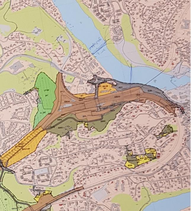 Figur 7: To av tegningene som viser hvordan elevene ønsker å komme seg til Hønefoss stasjon.