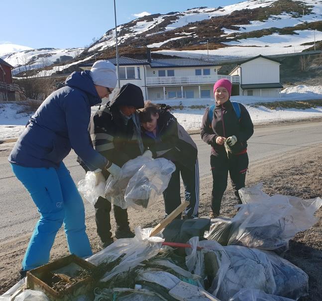 I 2018 ble Finnmark også med på strandryddingen I 2018 ryddet Cermaq ved hjelp av sommervikarer til sammen