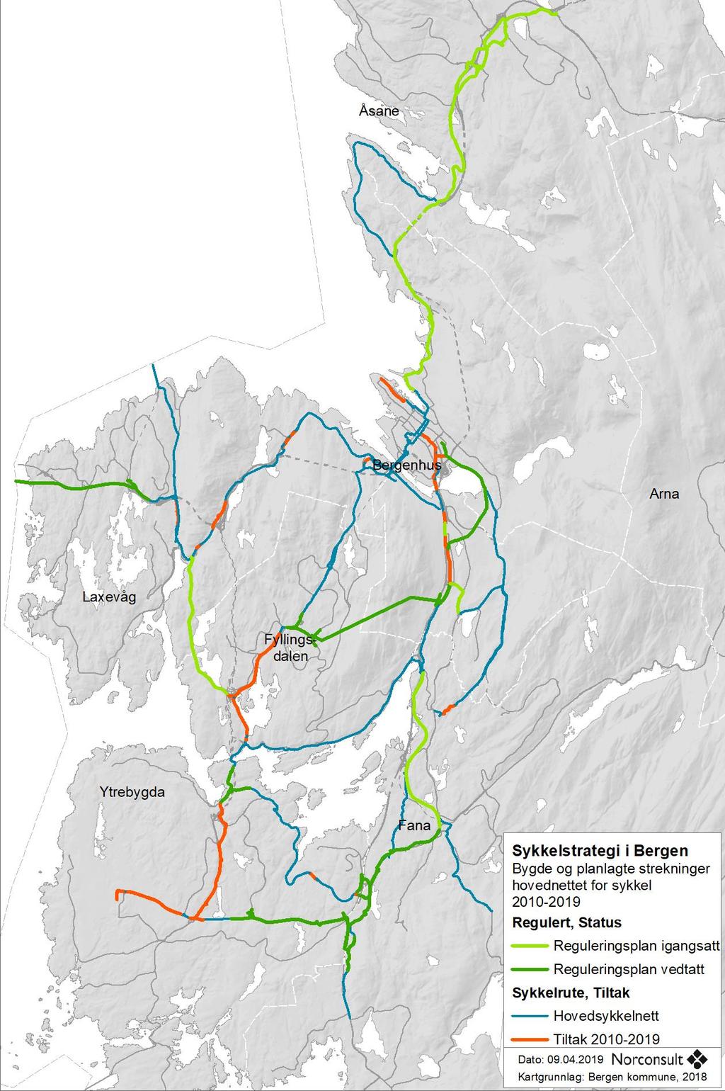 Figur 22: Hovedrutenettet for sykkel i Bergen, bygde traseer i strategiperioden (røde linjer), traseer uten tiltak (blå linjer), traseer med