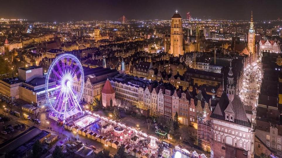 Gdansk julemarked 03.12. 06.12.2019 Julemarked i Gdansk tiltrekker mange turister hvert år. Det er på grunn av den glade atmosfære, lekre godbiter, varm gløgg og vakre håndverk.