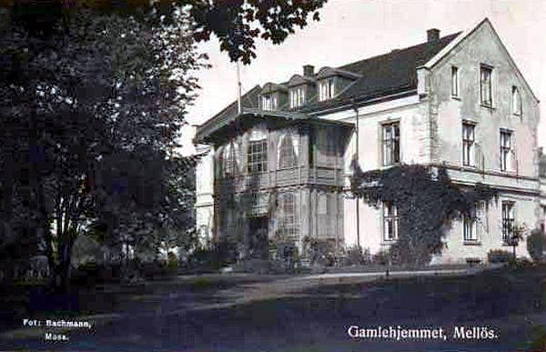 Kort historie: Melløs Aldershjem i Moss var opprinnelig hovedbygningen på Melløs gård. Gården tilhørte Værne Kloster før 1807, fra 1807 var den i familien Gerners eie, og ny hovedbygning ble oppført.