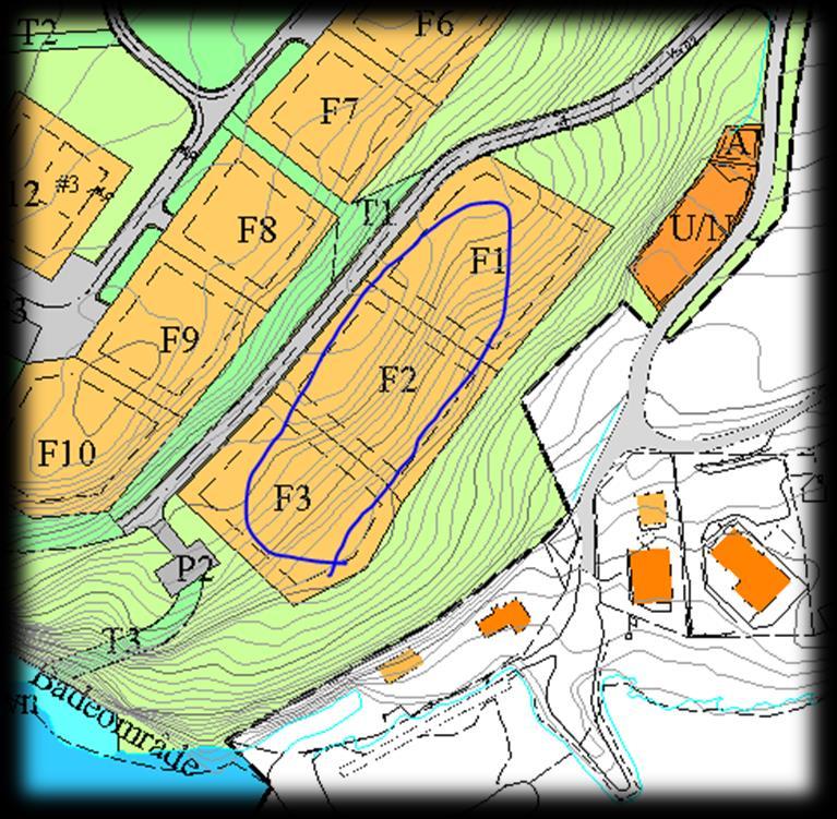 7.1.1 Tomtene F1, F2 og F3 Problemstilling: 100 metersonen (se figur 7) I luftlinje ligger området innenfor 100- metersbeltet, men området ligger i bratt terreng og det er planlagt på kote 27, så det