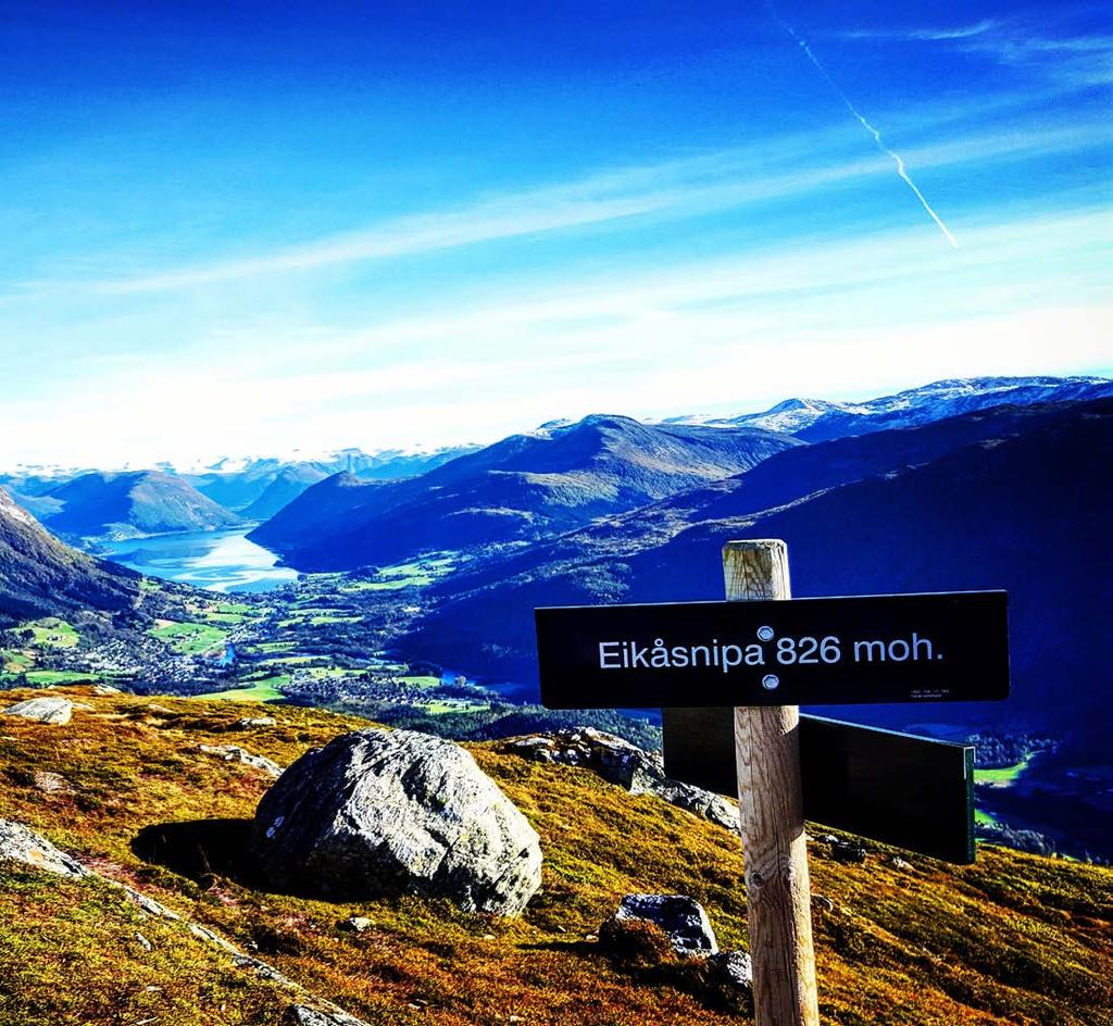 Eikåsnipa, frå Ryggjabrua via Flugedalen 826 m.o.h / 4,6 km (2,6 frå Flugedalen) Krevjande Parkering ved Ryggjabrua eller køyr ca 2 km på bomveg til Flugedalen.