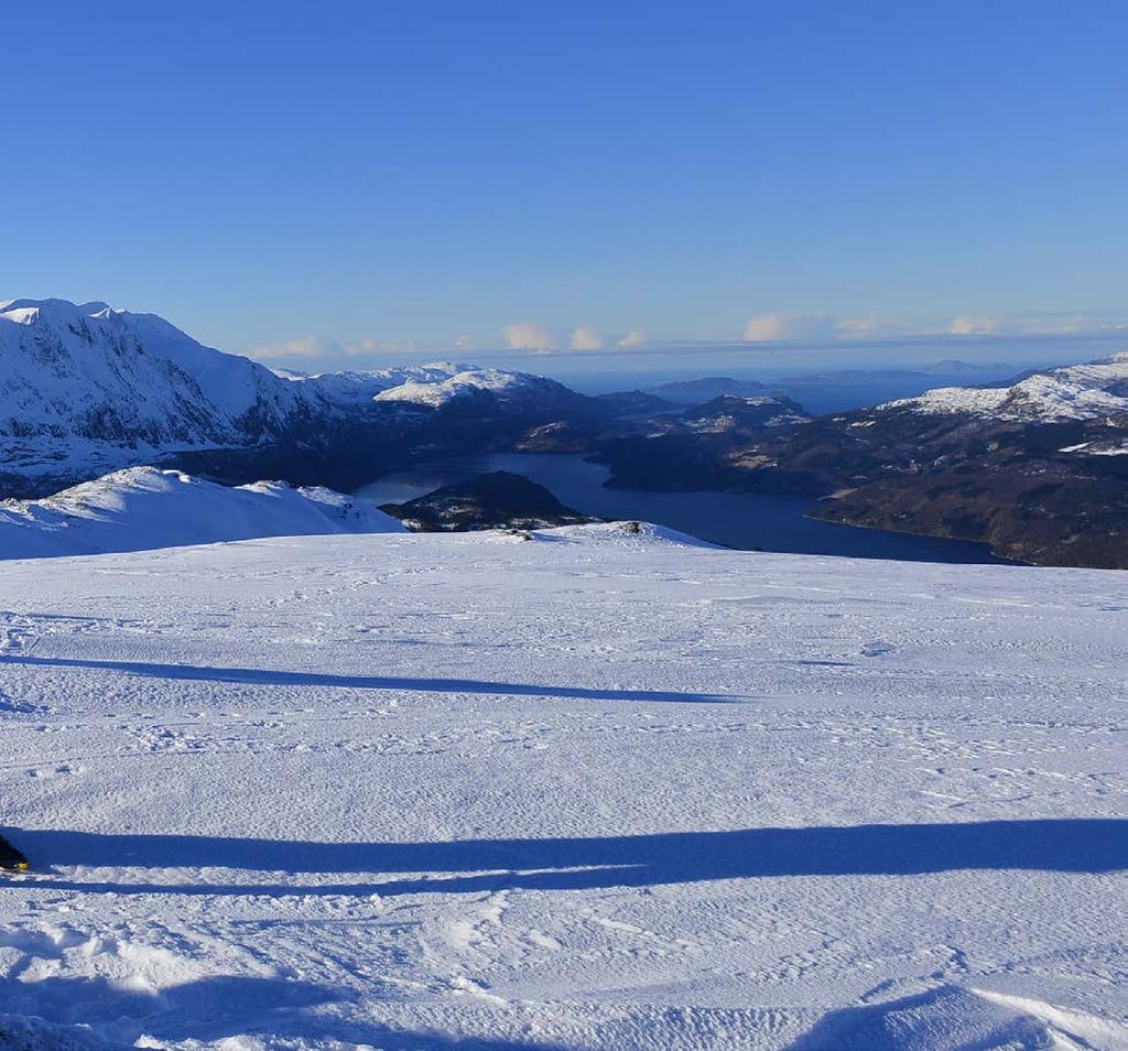 Fauskevarden, frå Vasslia 853 m.o.h / 2,5 km Middels Parkering ved Fv 609 mot Askvoll.