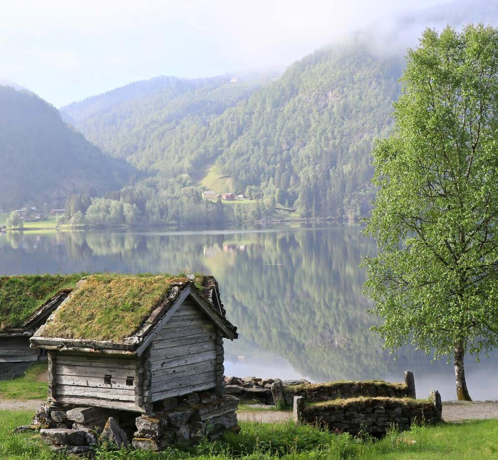 Mostien 3,9 km Enkel Mostien startar ved parkeringsplassen på Sunnfjord Museum og går på merka sti.