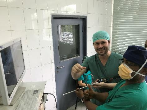 Tamari på vakt Mens dr Eivind og jeg holder på med større operasjoner, bestemmer dr Lisa seg for å være med de etiopiske