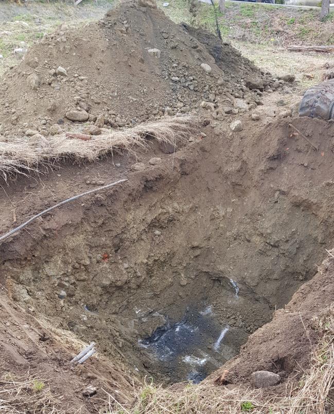 Grunnundersøkelser Prøvegraving Befaring av området og grunnundersøkelser ved bruk av gravemaskin ble utført 2019-04-25. Gravearbeidet ble utført av Carl Ivar Schøll fra Martin og Schøll AS Anlegg.