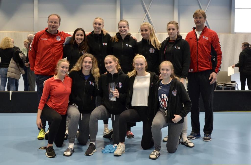 KFUM Stavanger sine jenter som vant gull i NM U19. Volleyball senior: Seniorseriene i volleyball for sesongen 2018-19 er avsluttet.
