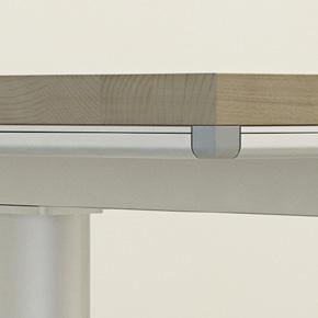 Betjeningsbryter til høyderegulering av bordplaten kan plasseres i fremkant av sargen 2 Til bordplater uten sarg kan betjeningsbryteren monteres under bordplaten 3 Elektrisk høyderegulerbare