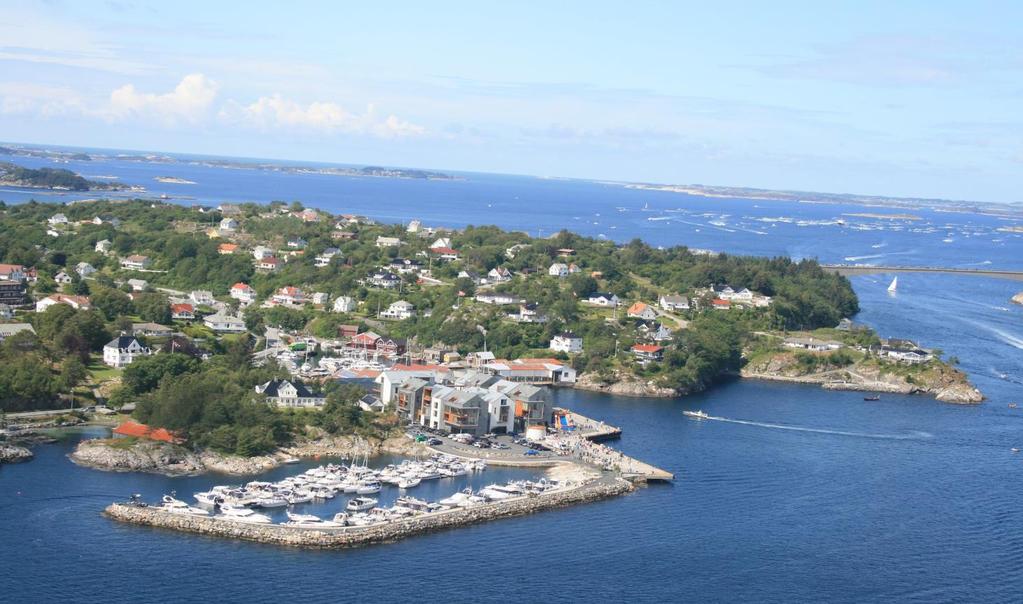 Austevoll er ei øygruppe og ein kommune i Midthordland.