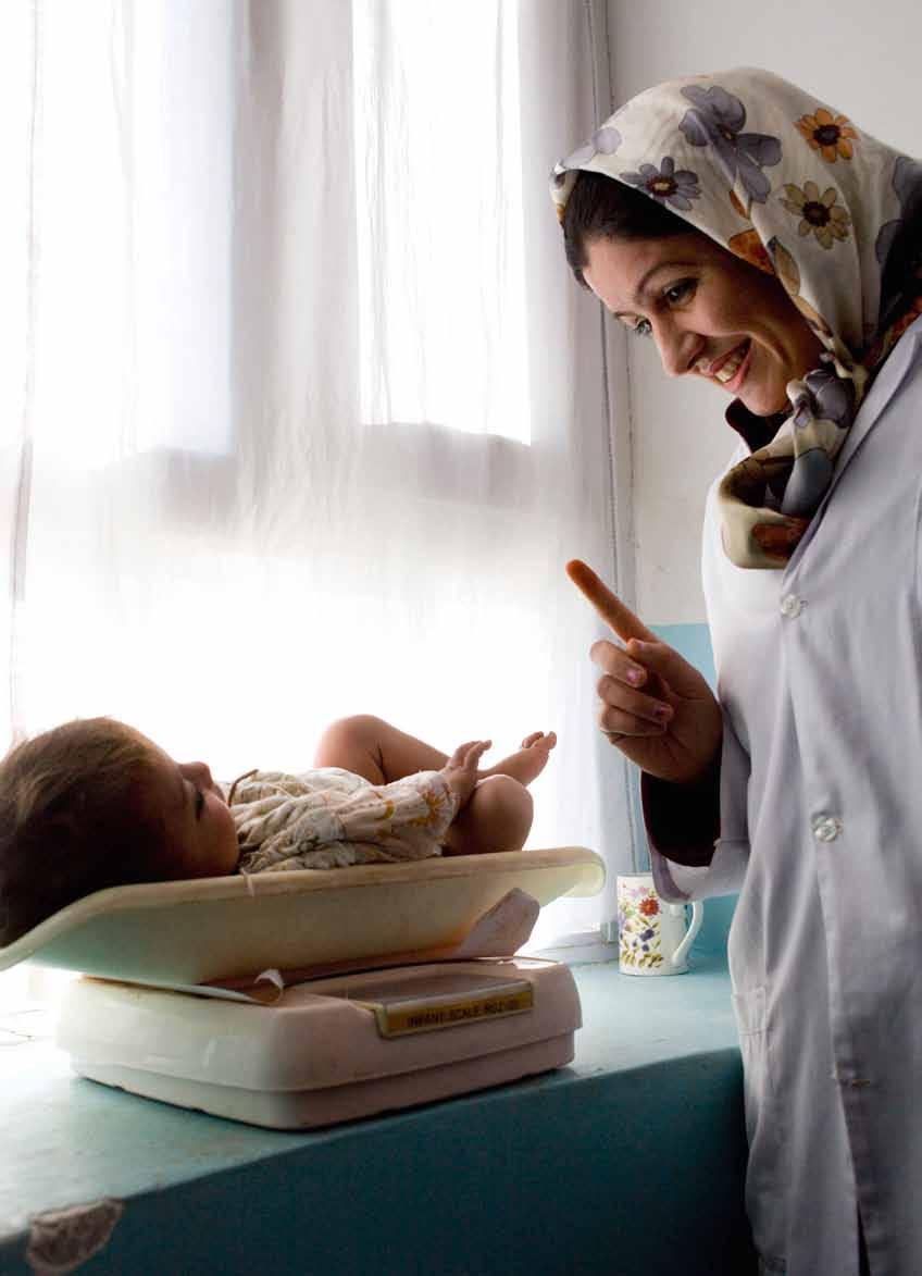 For barn født i fattige land kan vanlige barnesykdommer være en dødsdom på grunn av mangel på helsearbeidere og medikamenter.