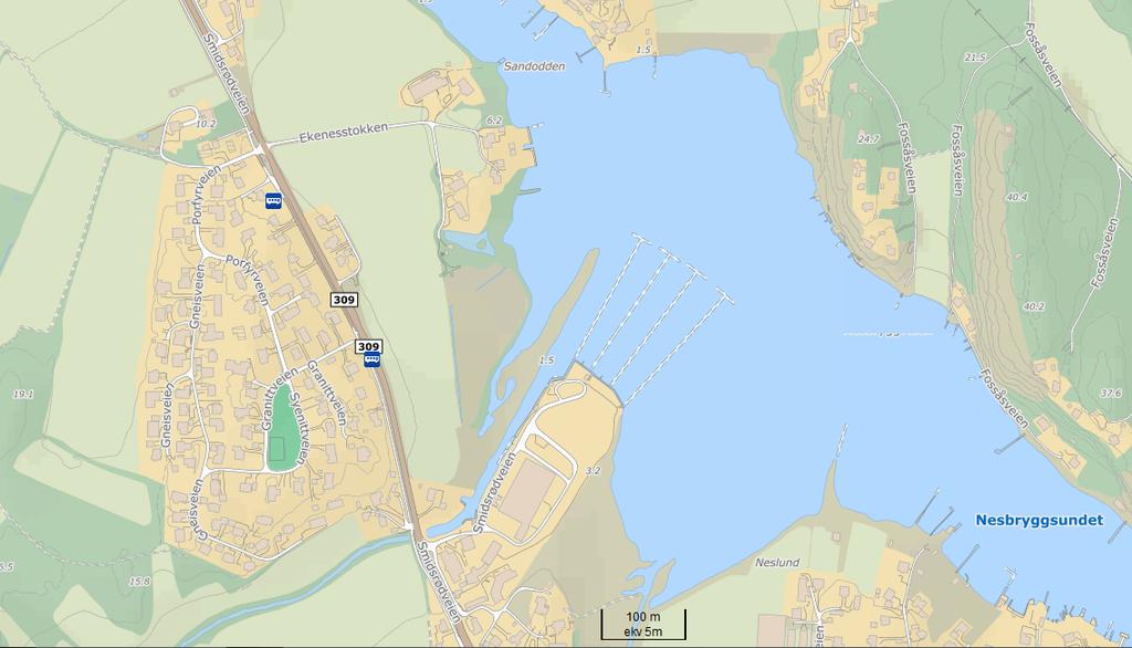 113023r1 25. august 2017 Side 5 2 Områdebeskrivelse 2.1 Beliggenhet Det undersøkte området er en del av Nøtterøy båtsenter, som ligger i Ekenessundet på Nøtterøy, rett nord for Nesbrygga.