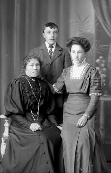 1897) Emte Lovise Karoline Karl/Emtesdotter Kursetgjerde (6.3.1871 28.11.1939) Emma Margrete Karoline (18.12.1894 26.