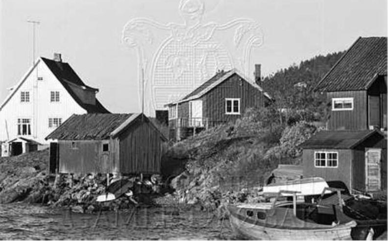 Fig 25. Husvikholmen ca 1970, men bildet er tatt før Husvikholmen 6 ble påbygget mot øst i 1970. Kilde Verneforeningen gamle Drøbak.