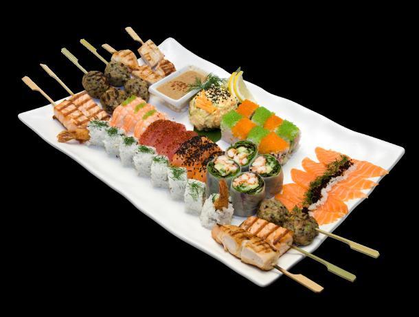 rispapir krebsehaler med gomadressing 6 skiver sashimi laks med ponzu 8 stk I/O maki california og tun med toppings 8 stk deluxe maki ebi tempura Nigiri med toppings: 3 stk