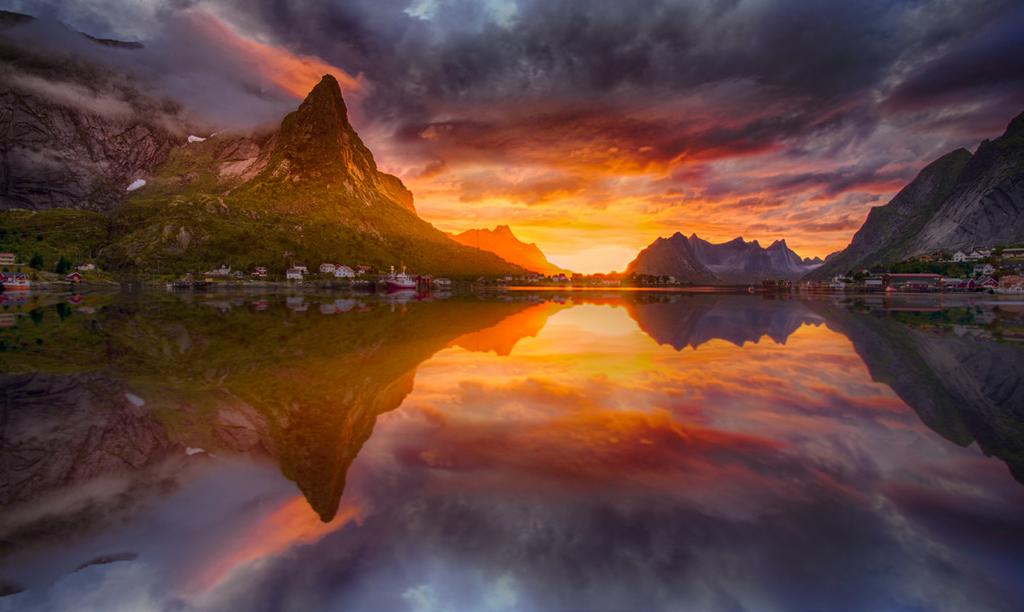 REINE Jørn Allan Pedersen/visitnorway.com Lofotekspressen lets you discover the Lofoten Islands Lofotekspressen lar deg oppleve fantastiske Lofoten slik du selv ønsker.