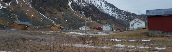 turisttilstrømningen i sommerhalvåret. Unstad er et svært sårbart kulturmiljø, med lav tålegrense for nye tiltak.